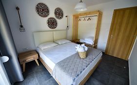 Lamda Deluxe Apartments